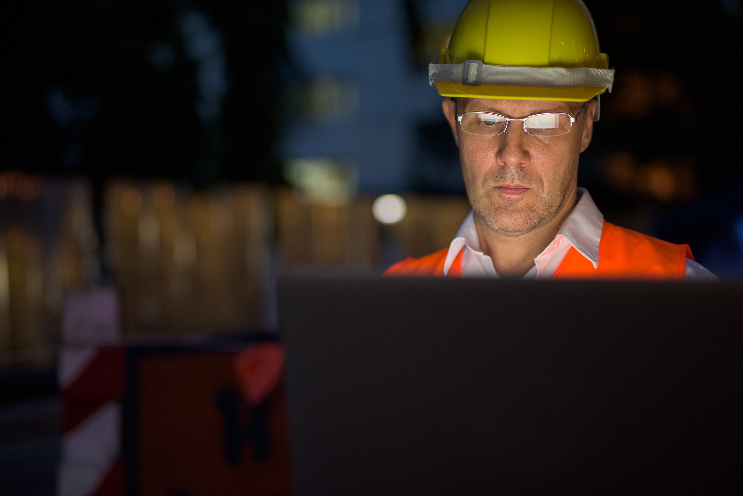 mature-man-construction-worker-at-the-construction-MVWAL2E construction worker